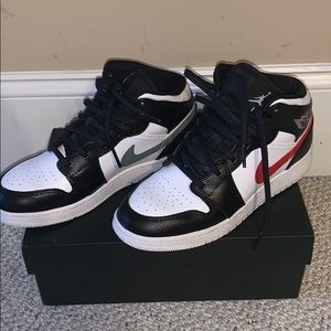 Air Jordan 1 Mid (GS)